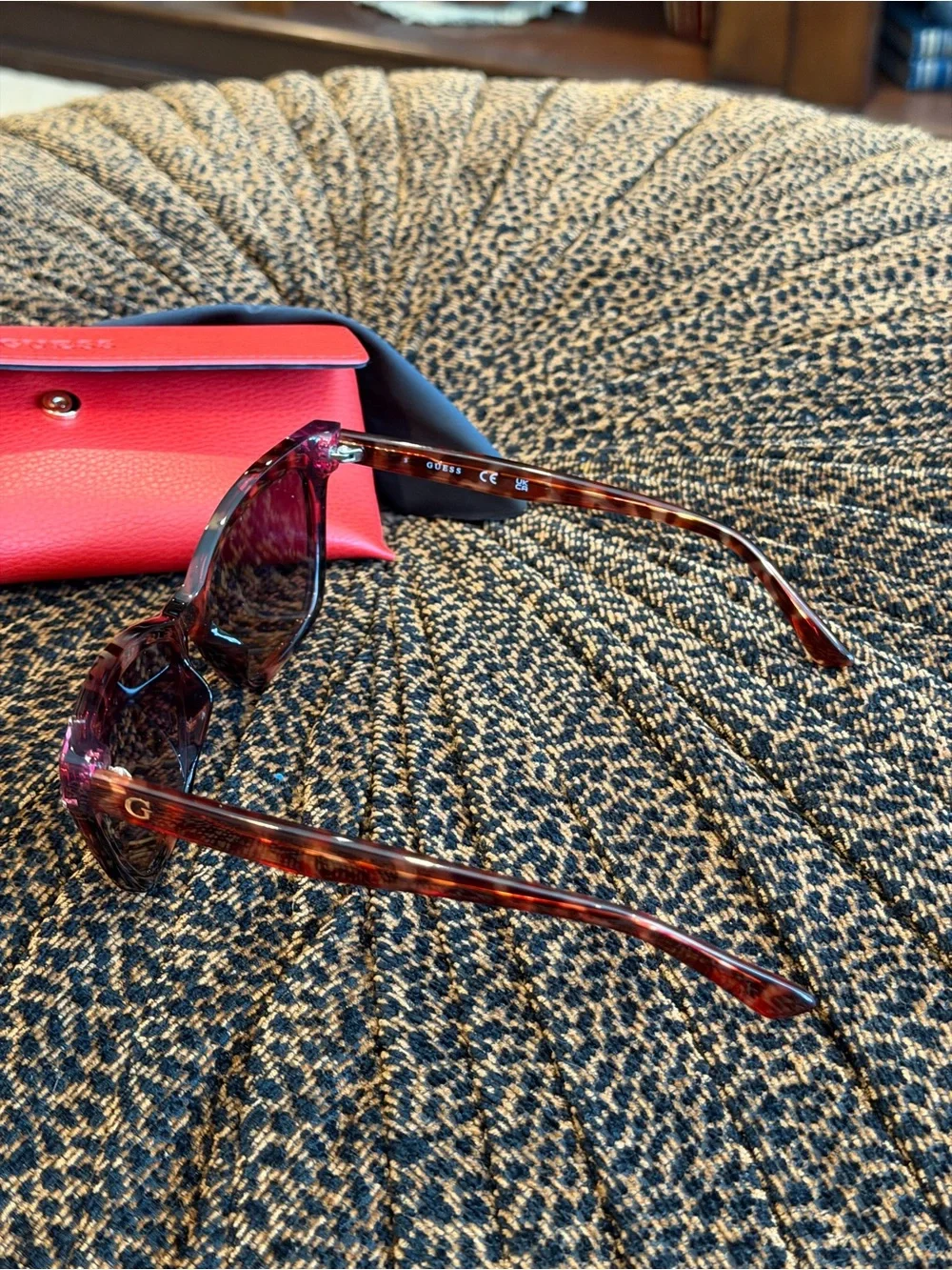 New with case and cloth Guess Tortoise and Pink Sunglasses
